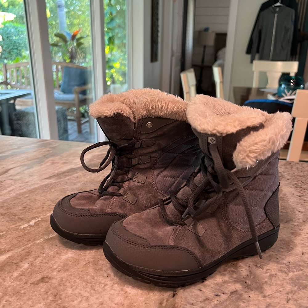 Columbia warm boots